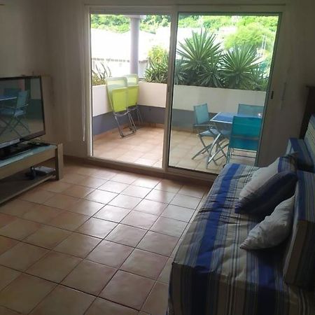 Gourbeyre Charmant Appartement En Bord De Mer Avec Piscine מראה חיצוני תמונה