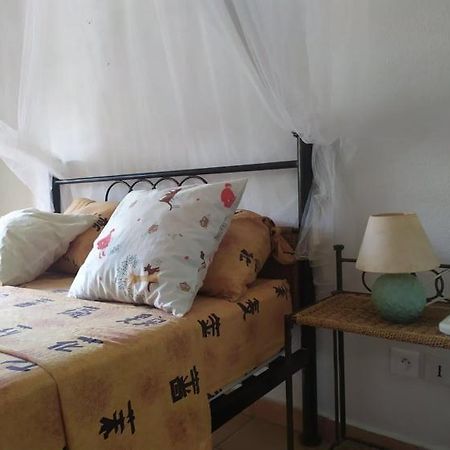 Gourbeyre Charmant Appartement En Bord De Mer Avec Piscine מראה חיצוני תמונה
